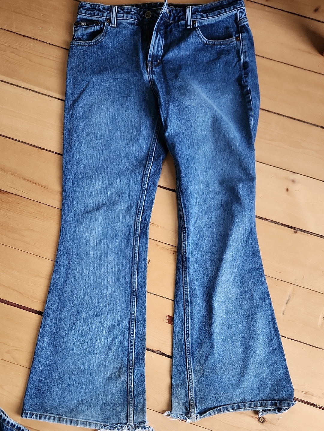 00s Lei Classic Blue Flare Jeans - Medium Wash